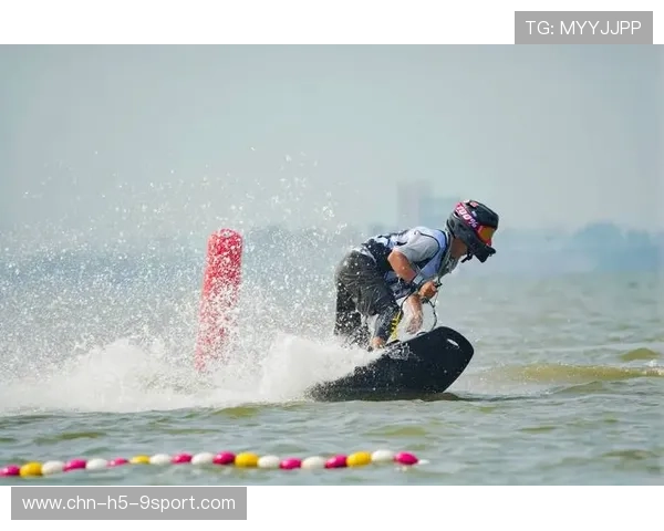 水上极限漂流，激流勇进的极速体验，水上极限运动图片